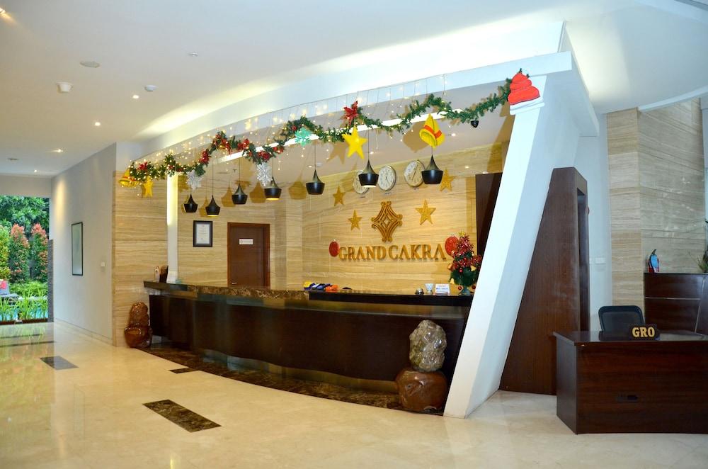 Grand Cakra Hotel Malang Exterior photo