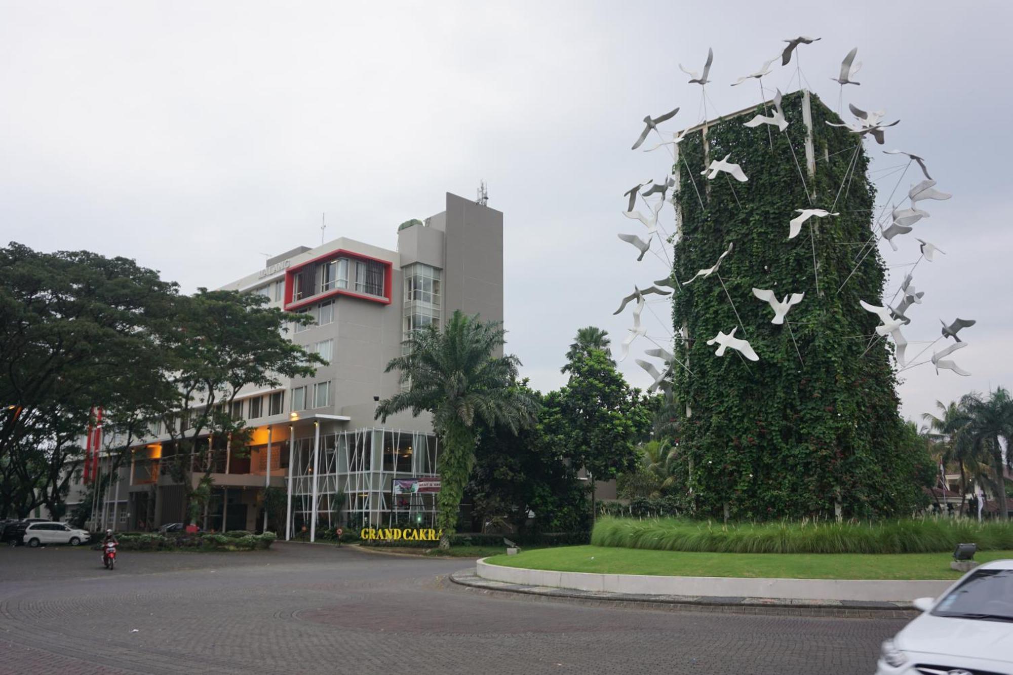 Grand Cakra Hotel Malang Exterior photo
