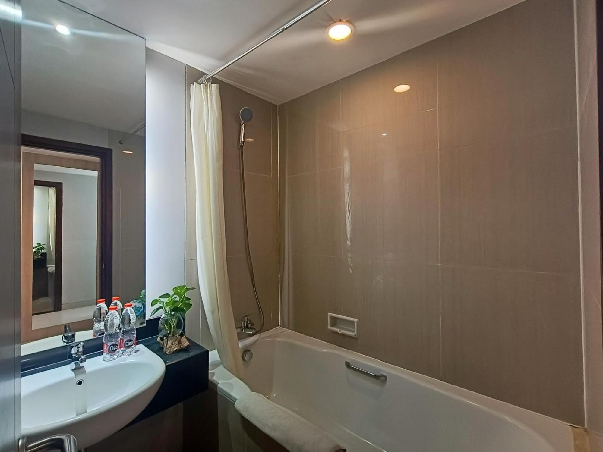Grand Cakra Hotel Malang Exterior photo