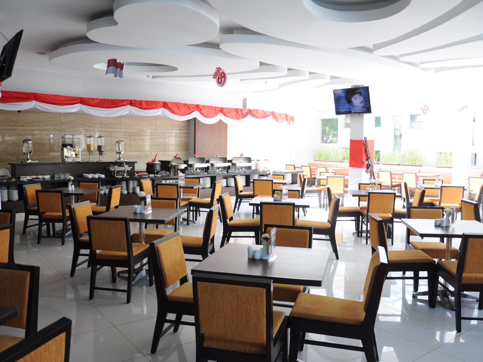 Grand Cakra Hotel Malang Exterior photo