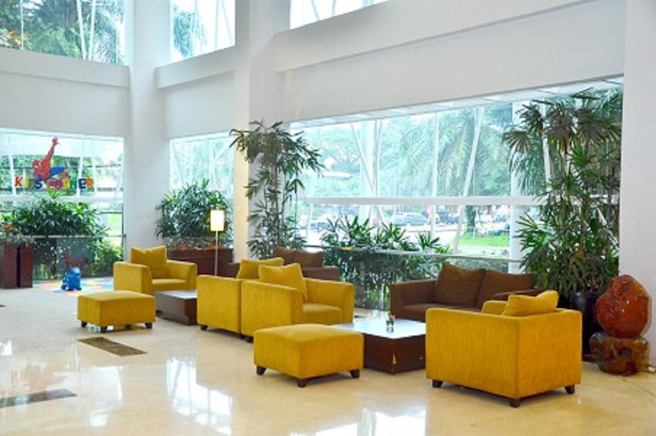 Grand Cakra Hotel Malang Exterior photo