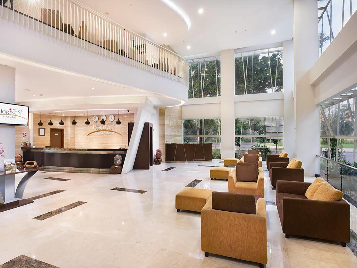 Grand Cakra Hotel Malang Exterior photo