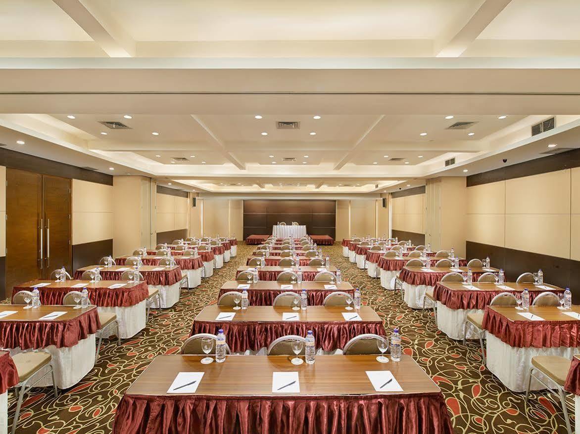 Grand Cakra Hotel Malang Exterior photo