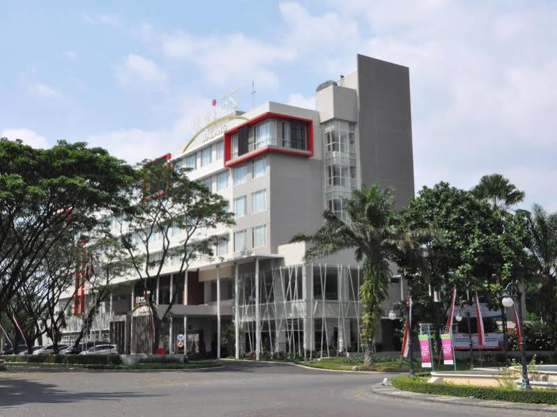 Grand Cakra Hotel Malang Exterior photo