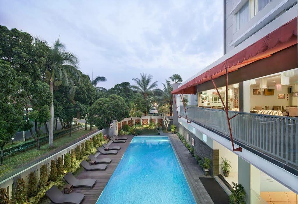 Grand Cakra Hotel Malang Exterior photo