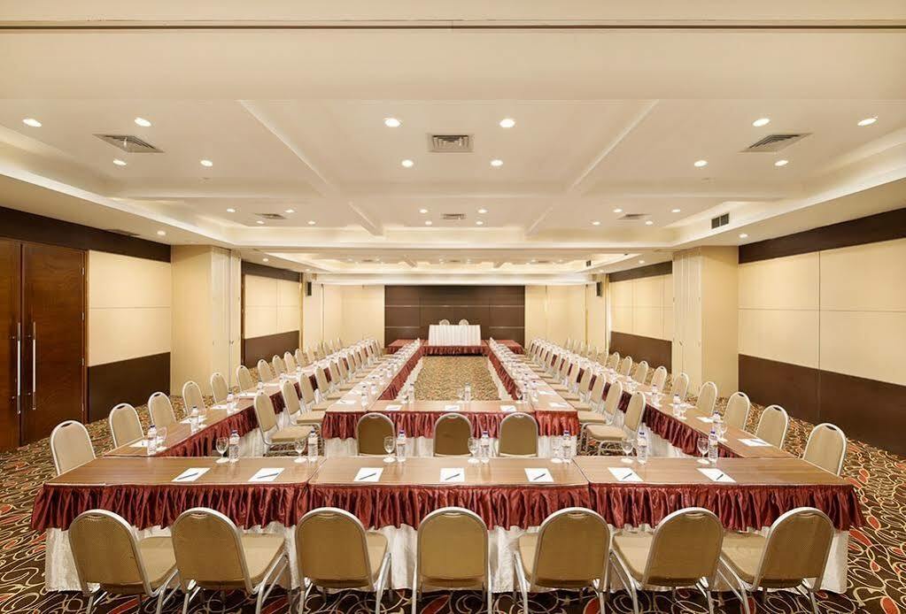 Grand Cakra Hotel Malang Exterior photo